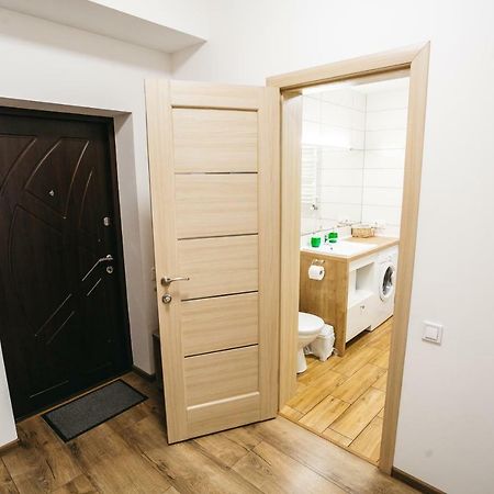 "Green Oasis Apartment" Лвив Екстериор снимка