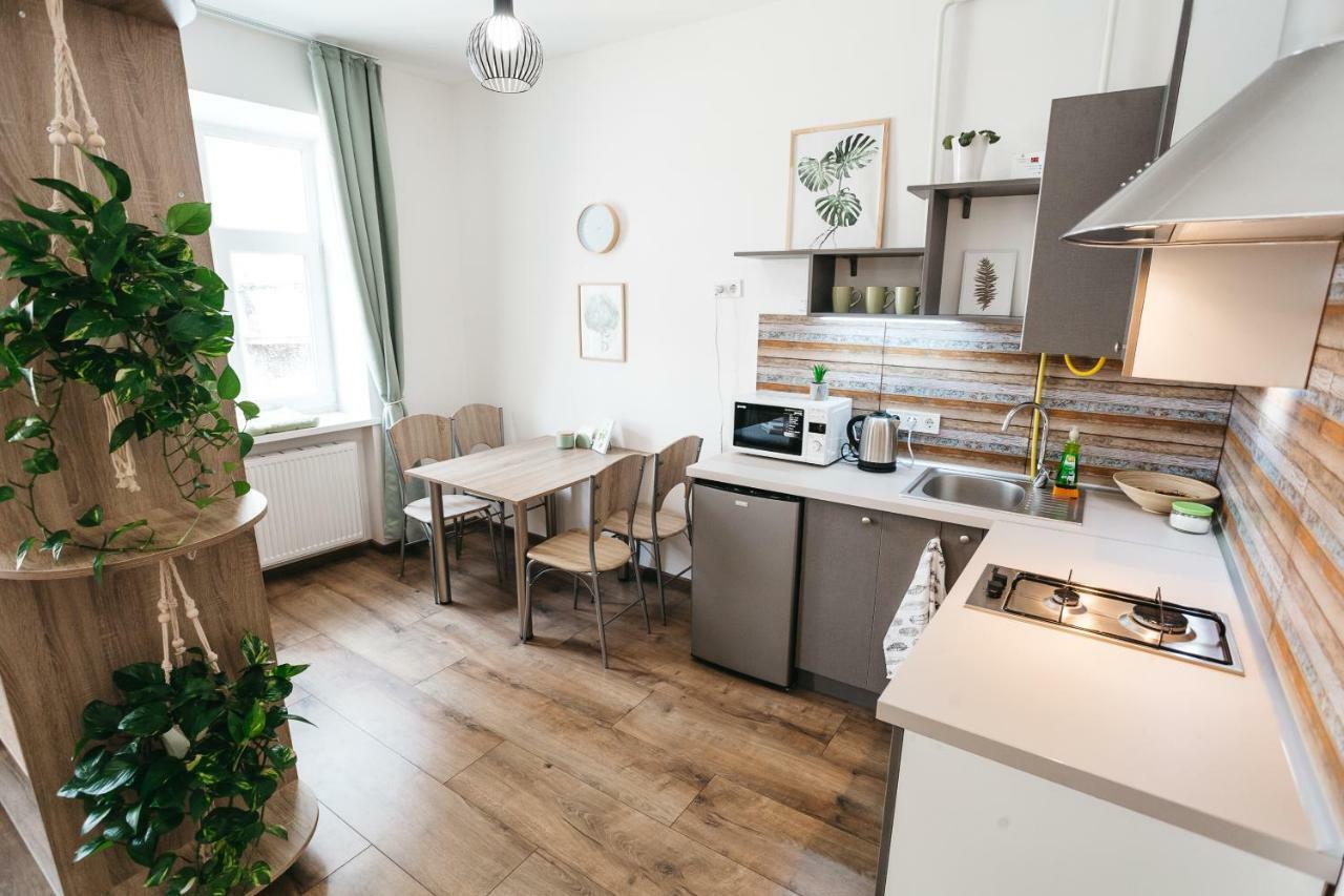 "Green Oasis Apartment" Лвив Екстериор снимка