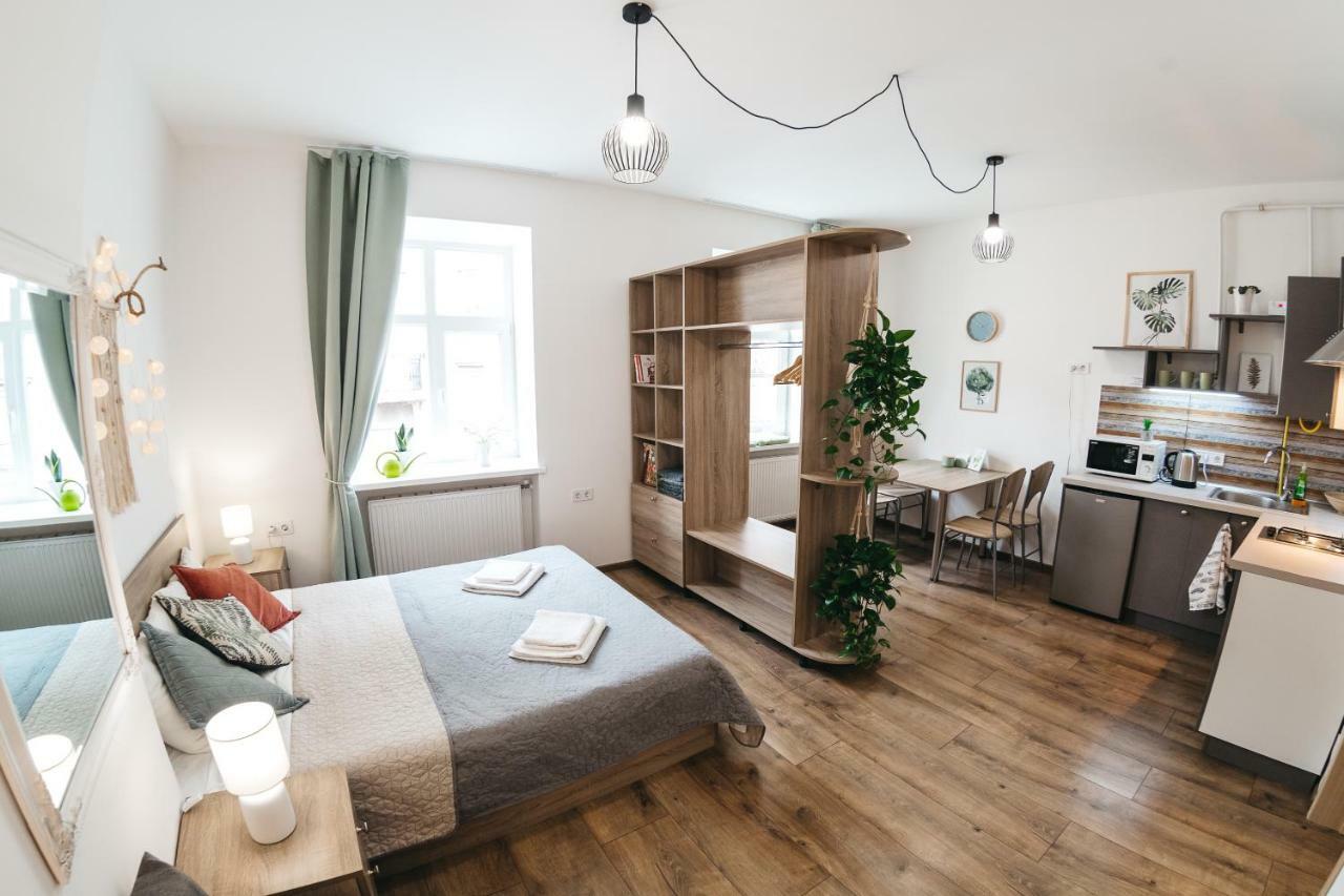 "Green Oasis Apartment" Лвив Екстериор снимка