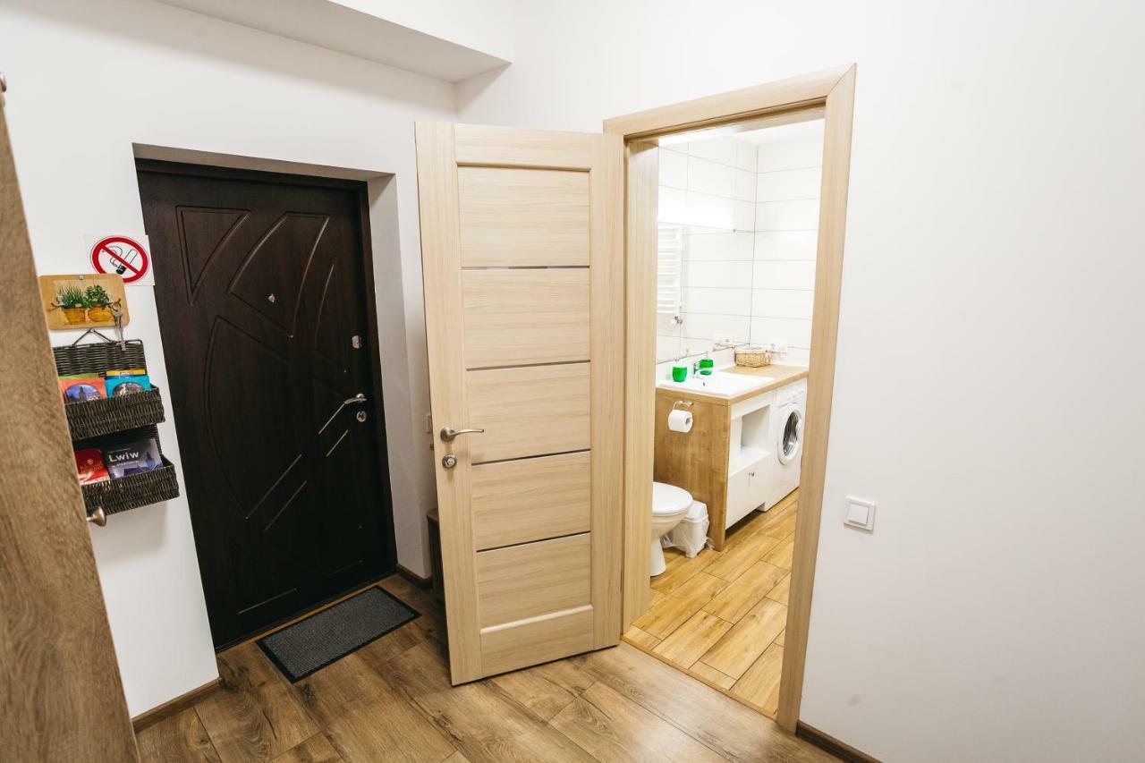 "Green Oasis Apartment" Лвив Екстериор снимка