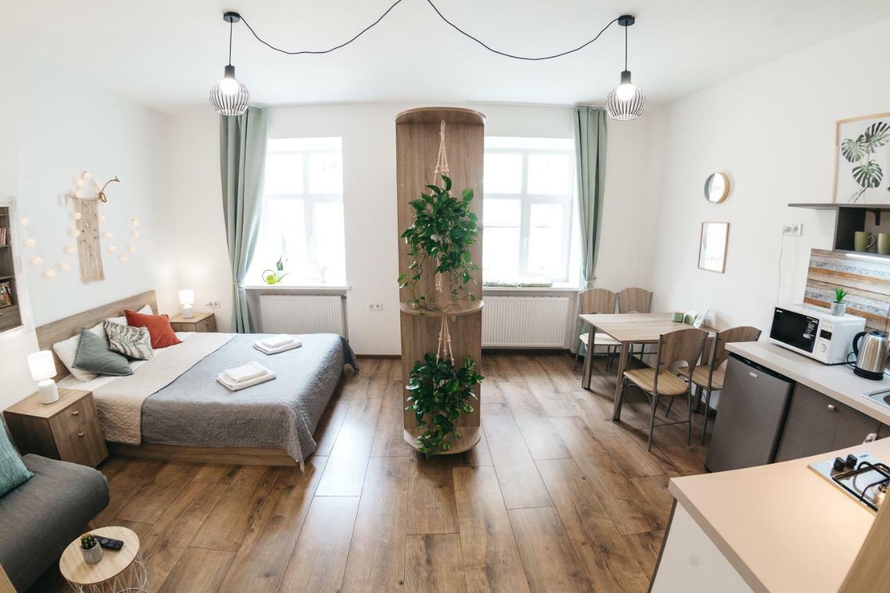 "Green Oasis Apartment" Лвив Екстериор снимка