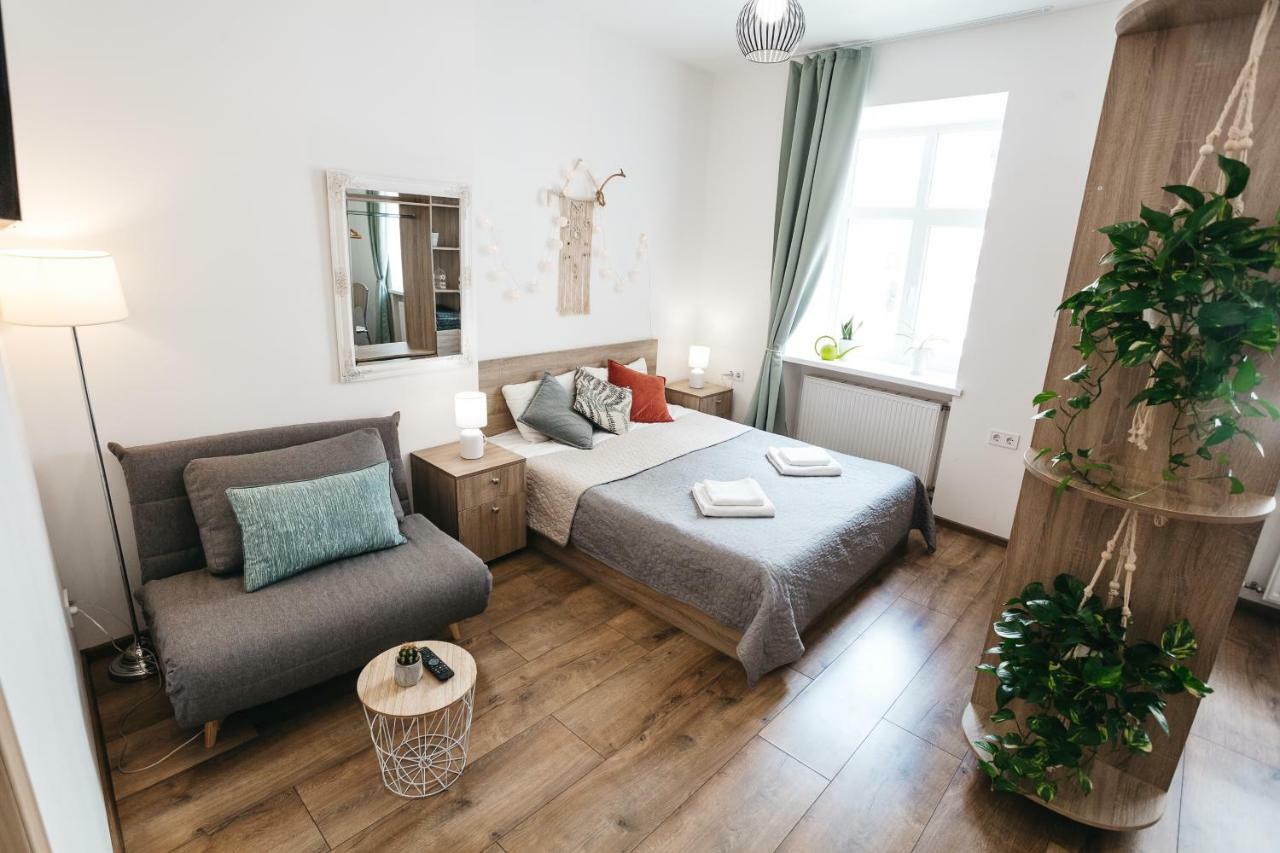 "Green Oasis Apartment" Лвив Екстериор снимка